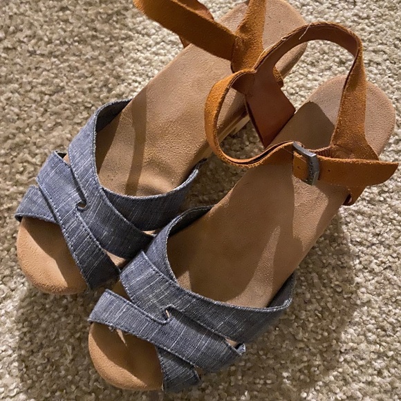 Toms Clog Sandals - Picture 2 of 8